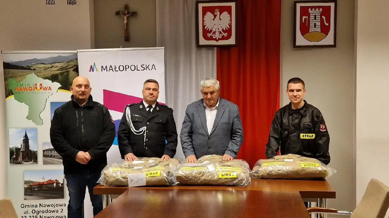 Nowe ubrania ochronne dla strażaków z Gminy Nawojowa