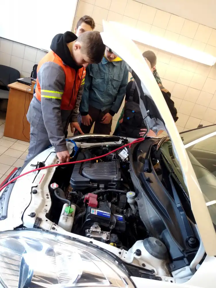 Uczniowie ZSZ w Grybowie nabywają praktyczne umiejętności w pracowniach i warsztatach