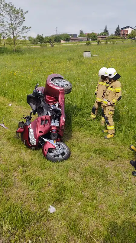 W Ptaszkowej motocykl wypadł z drogi. Kierujący trafił do szpitala