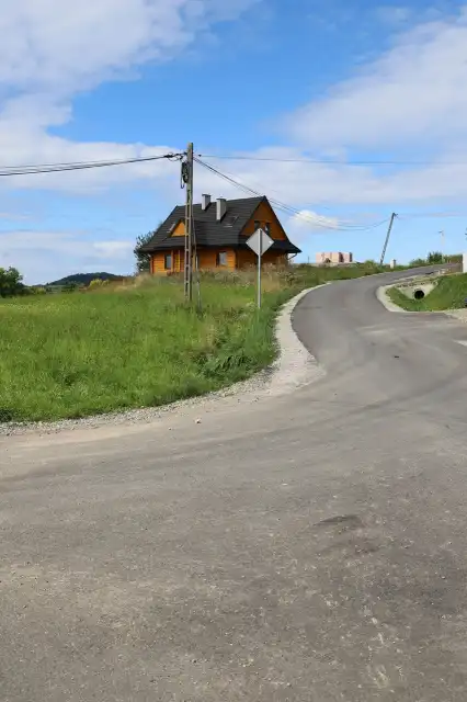 Zakończył się remont drogi gminnej Siekierczyna - Raszówki – Jabłoniec