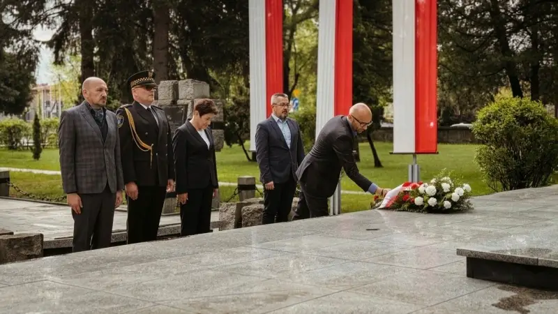 Wieńce pod Sądecką Pietą. Miasto pamięta o ofiarach wojny