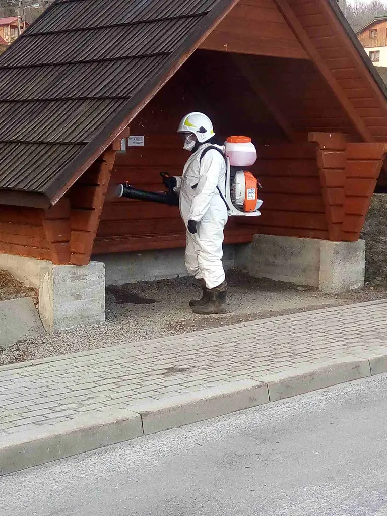 Strażacy dezynfekowali miejsca publiczne