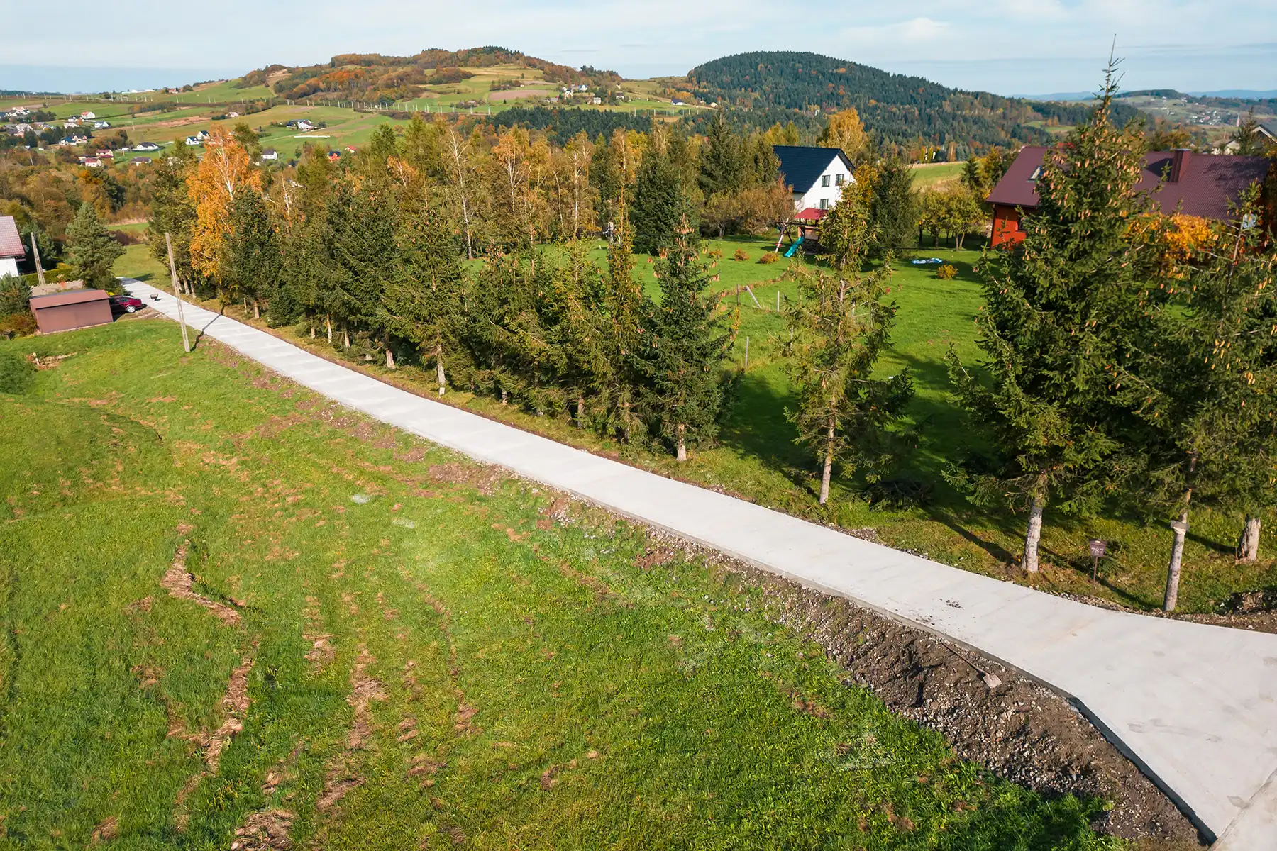 Umowa na wykonanie nawierzchni betonowych na kilku drogach w Gminie Grybów podpisana