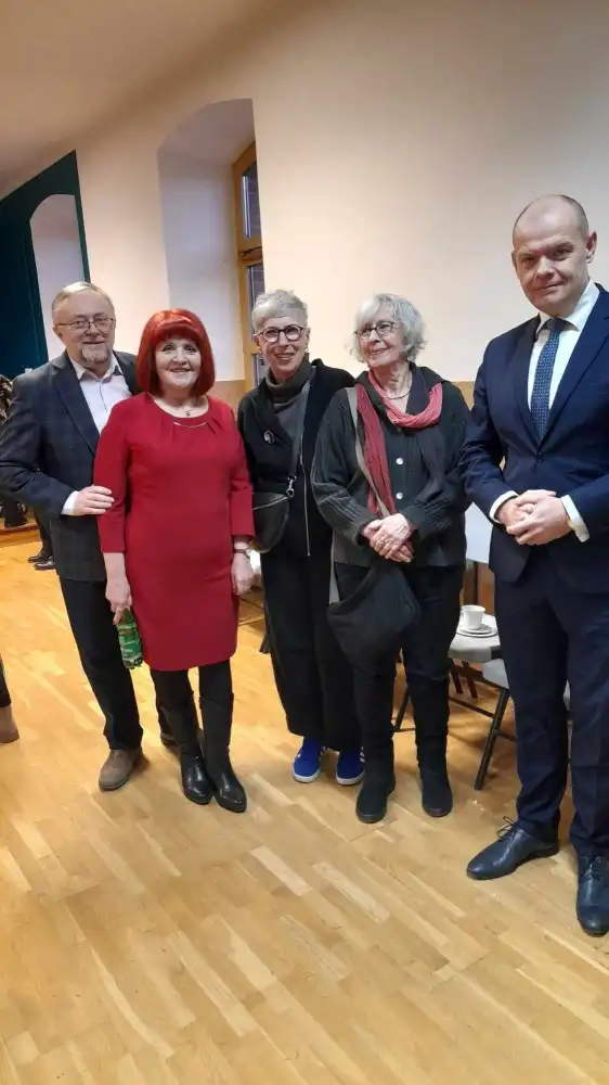 Danuta Szaflarska na zawsze w Piwnicznej. Pamiątkowa tablica odsłonięta