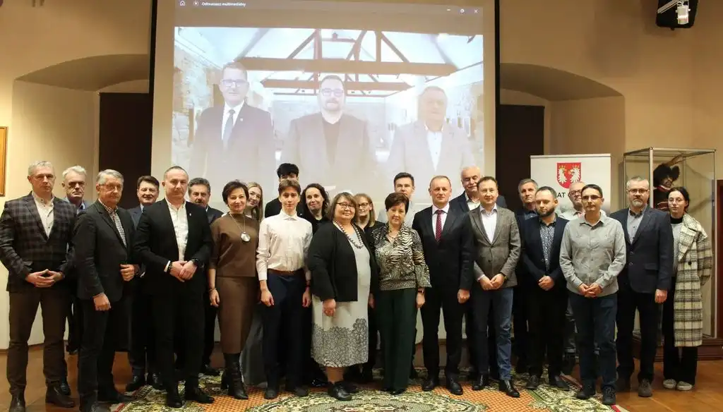 Cyfrowa rewolucja w oświacie. Panel dyskusyjny w Szymbarku