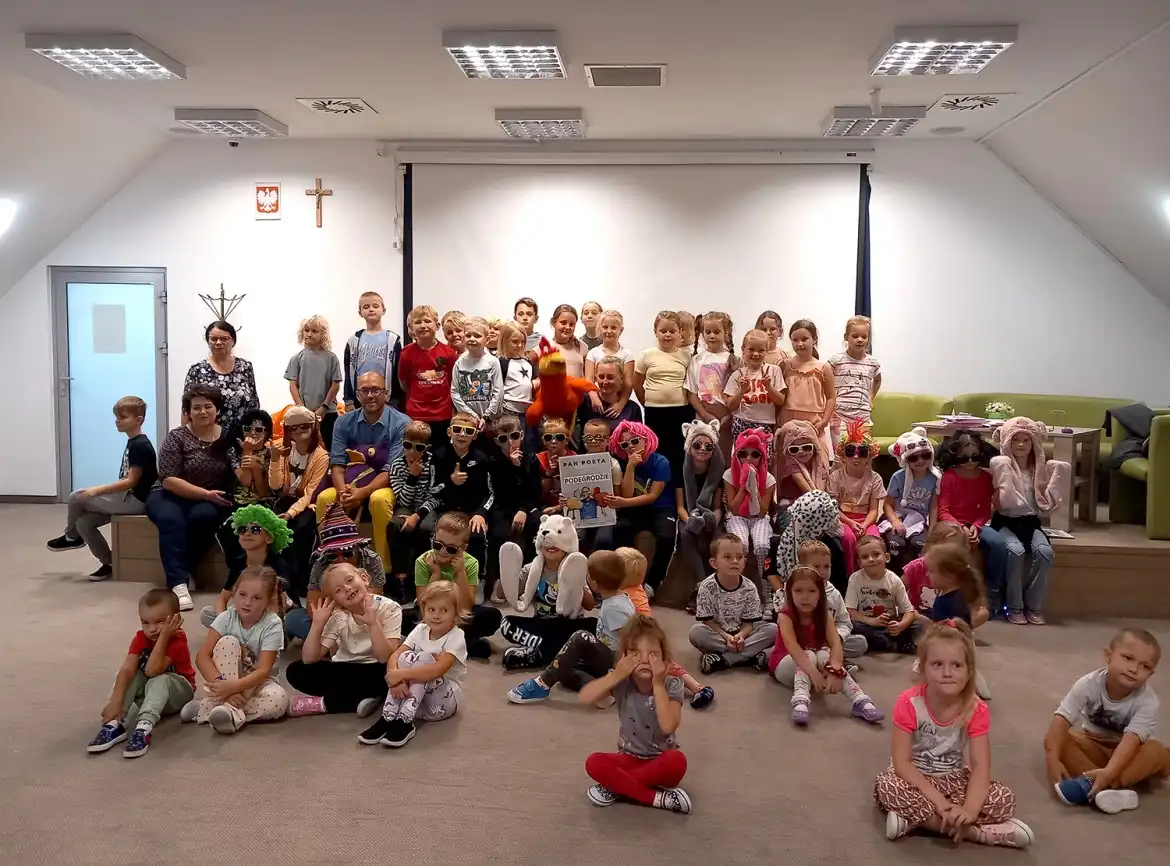 Książki, warsztaty i uśmiechy. Udany projekt „Biblioteka dla każdego, i małego i większego”