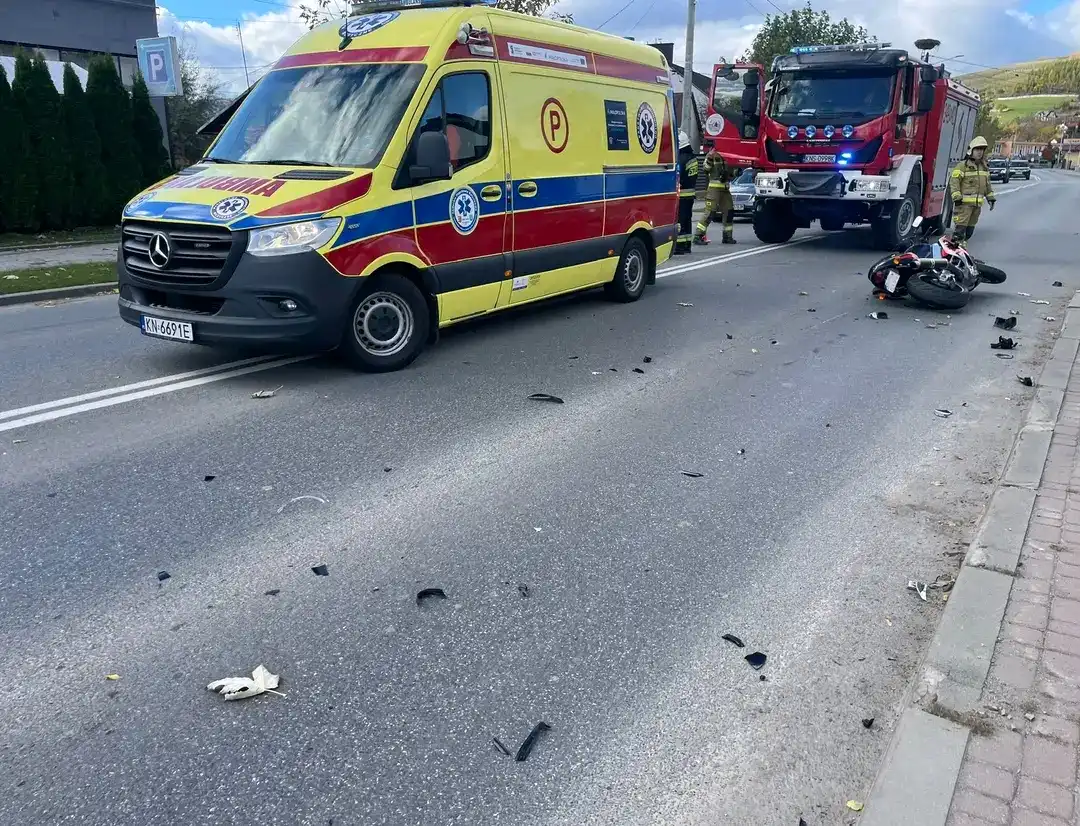 Wypadek na pasach. Motocykl wjechał w przechodnia w Łącku