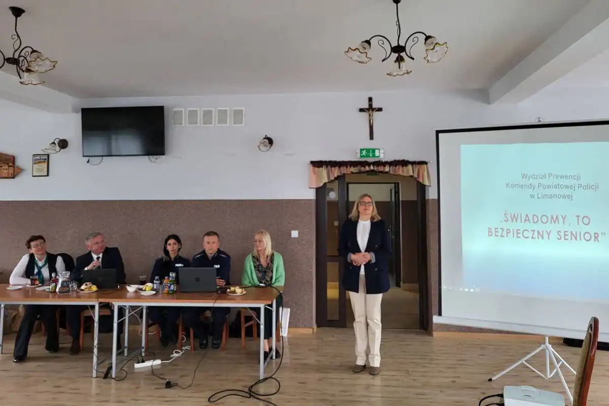 „Bezpiecznie i zdrowo”. Seniorzy uczą się, jak nie dać się oszukać