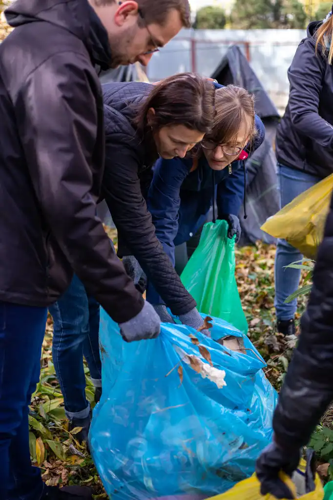 Wolontariusze posprzątali Stary Cmentarz