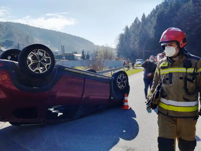 Wypadek w Piątkowej. Jedna osoba trafiła do szpitala