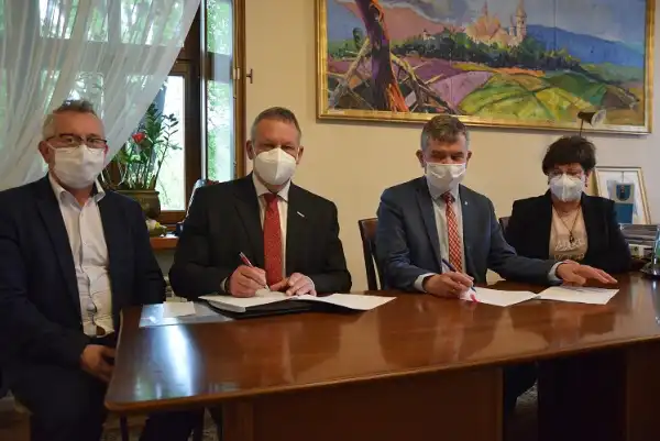 W Starym Sączu podpisano umowę partnerską dotyczącą realizacji projektu "Ratusz otwarty dla społeczności"