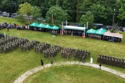 Pod Babią Górą uczcili 35 lat Straży Granicznej. Nie zabrakło awansów, medali i defilady