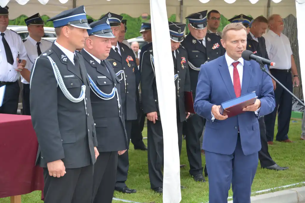 W kościele parafialnym w Świniarsku poświęcono i nadano sztandar OSP Podrzecze