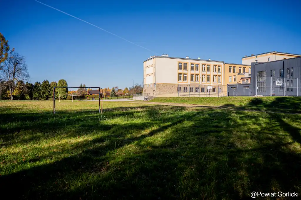 Powiat gorlicki rozwija bazę sportową. Startuje budowa nowego obiektu