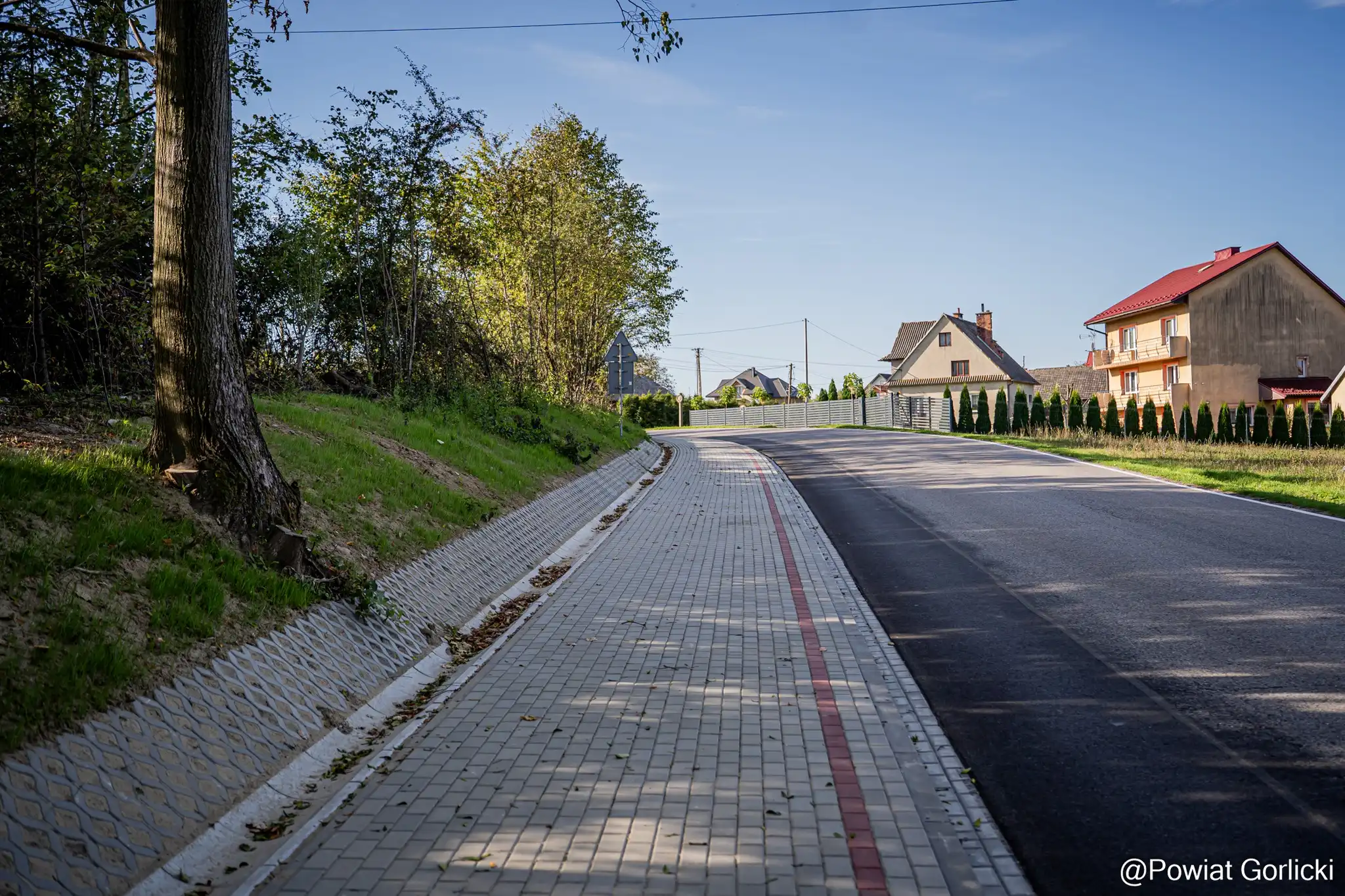 Chodnik w Staszkówce już gotowy. Inwestycja za ponad 400 tys. zł