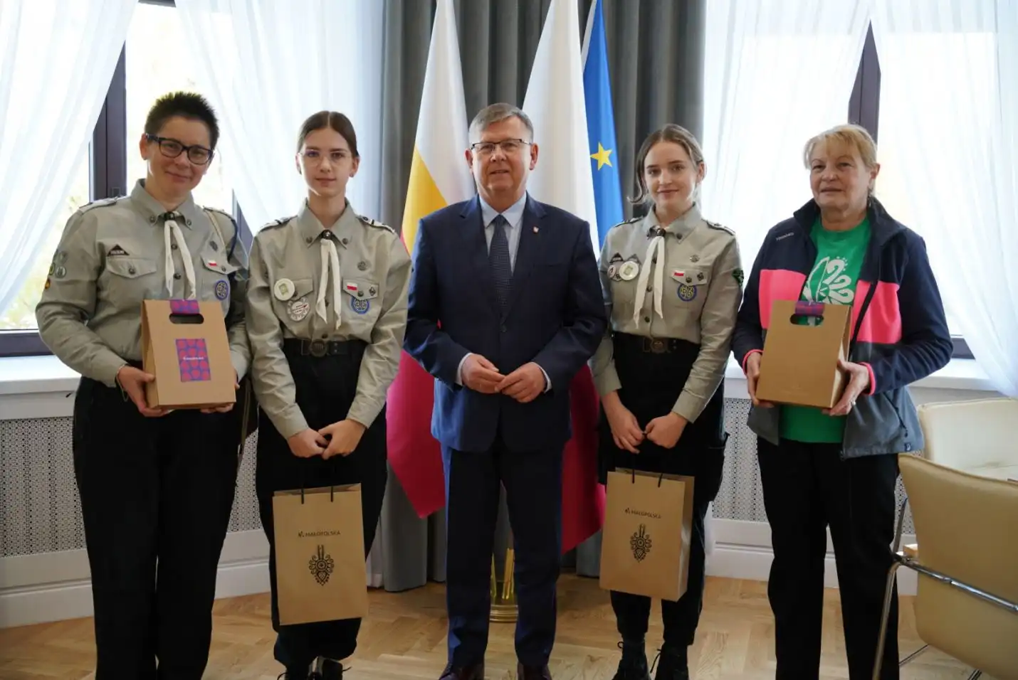 Sportowcy, samorządowcy, harcerze i mieszkańcy na spotkaniu z Marszałkiem Małopolski