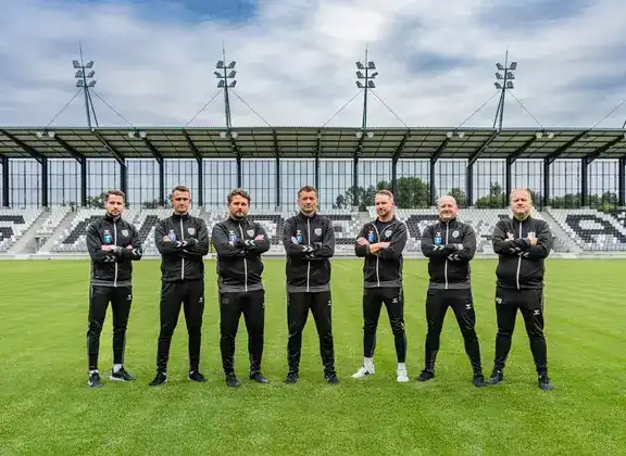 Nowe rozdanie w Sandecji Nowy Sącz. Poznaj sztab szkoleniowy na sezon 2025/2026