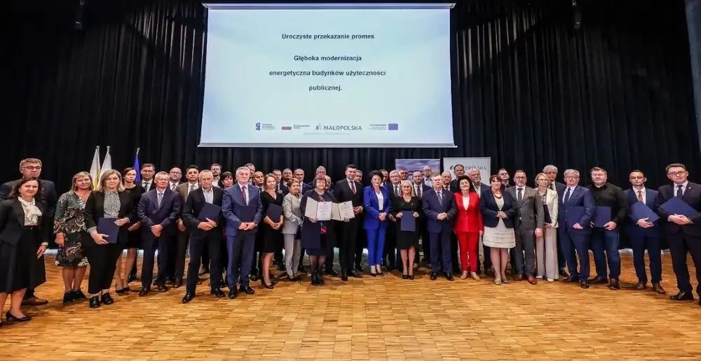Gmina Podegrodzie z promesą na dofinansowanie projektu pn. „Kompleksowa termomodernizacja obiektu żłobka, przedszkola i stołówki w Brzeznej