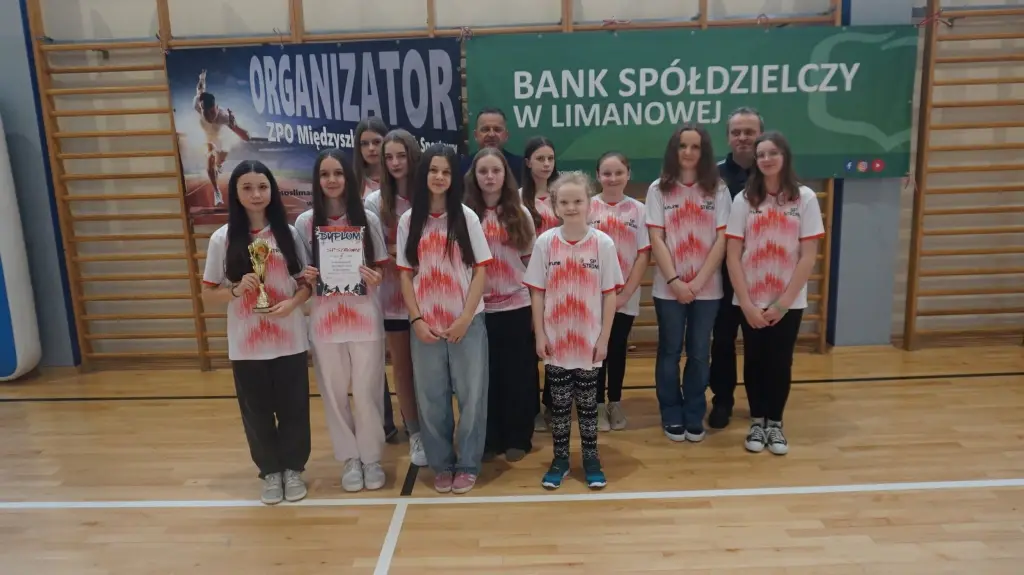 SP Stronie na podium Powiatowych Igrzysk Dzieci w koszykówce