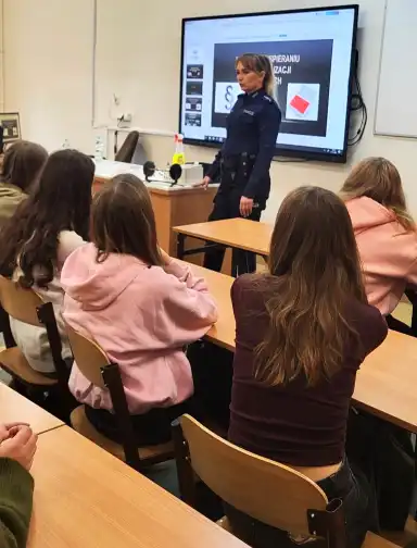 Spotkania edukacyjne w Nowym Sączu. Młodzież uczy się o odpowiedzialności i bezpieczeństwie