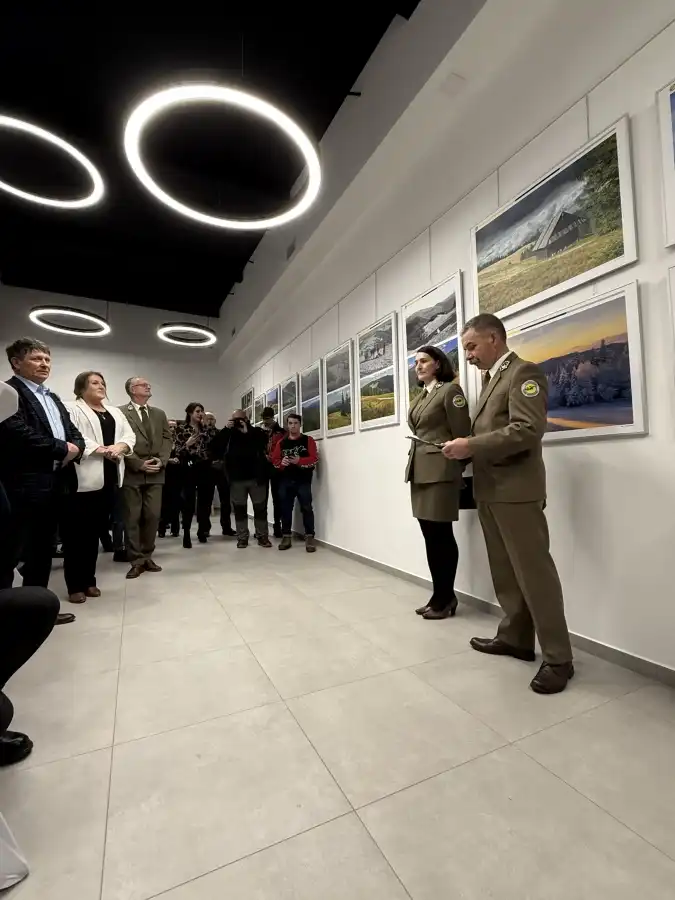 Z Gorczańskich lasów do Mszany Dolnej. Niezwykła wystawa fotografii