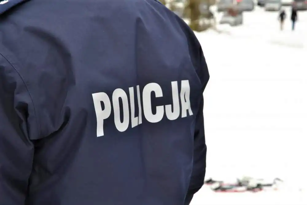 Muszyna: Dzięki zgłoszeniu mieszkańca policja pomogła mężczyźnie zagrożonemu wychłodzeniem