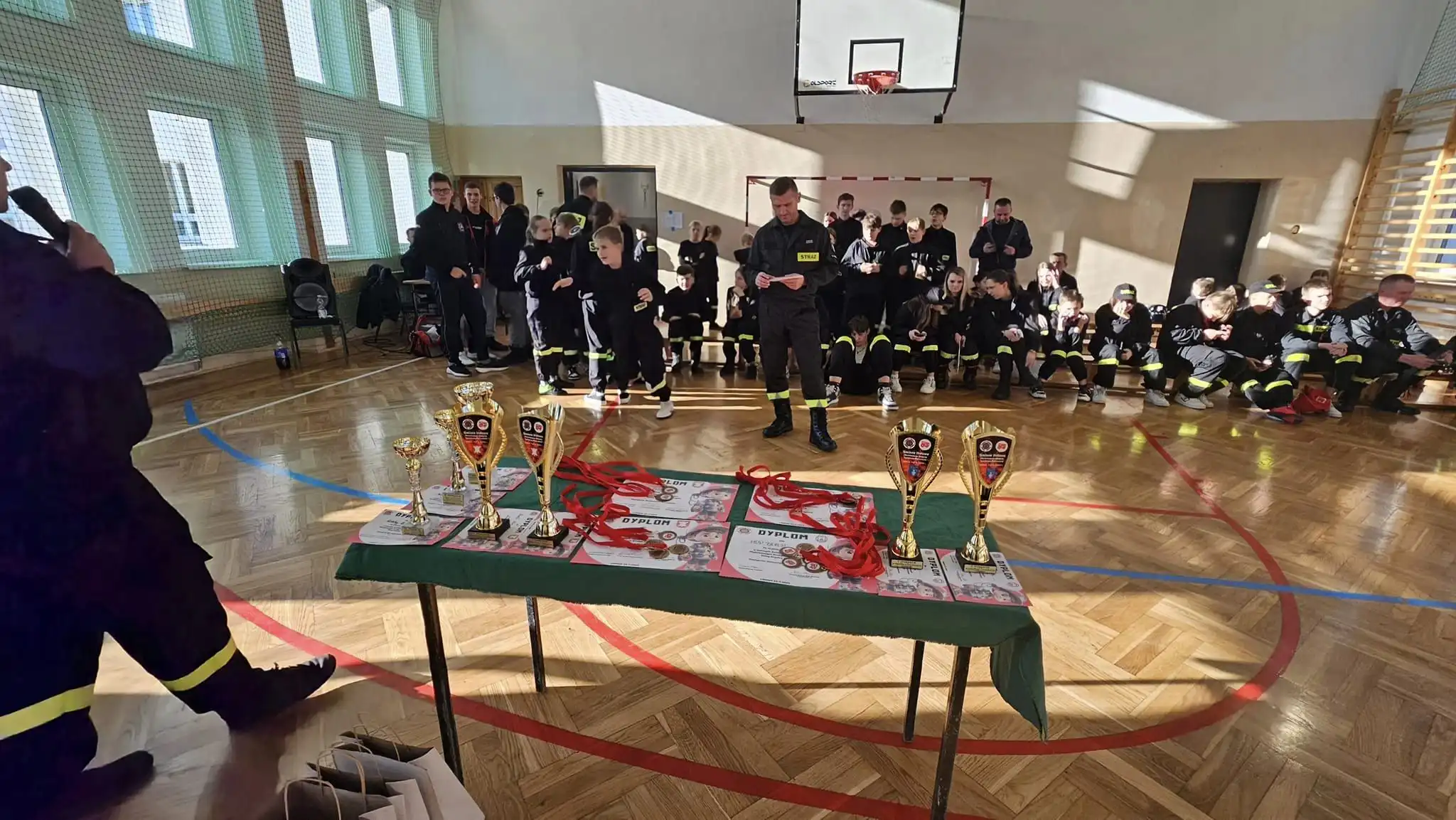Młodzi strażacy na start! Gminne Halowe Zawody Sportowo-Pożarnicze w Łabowej