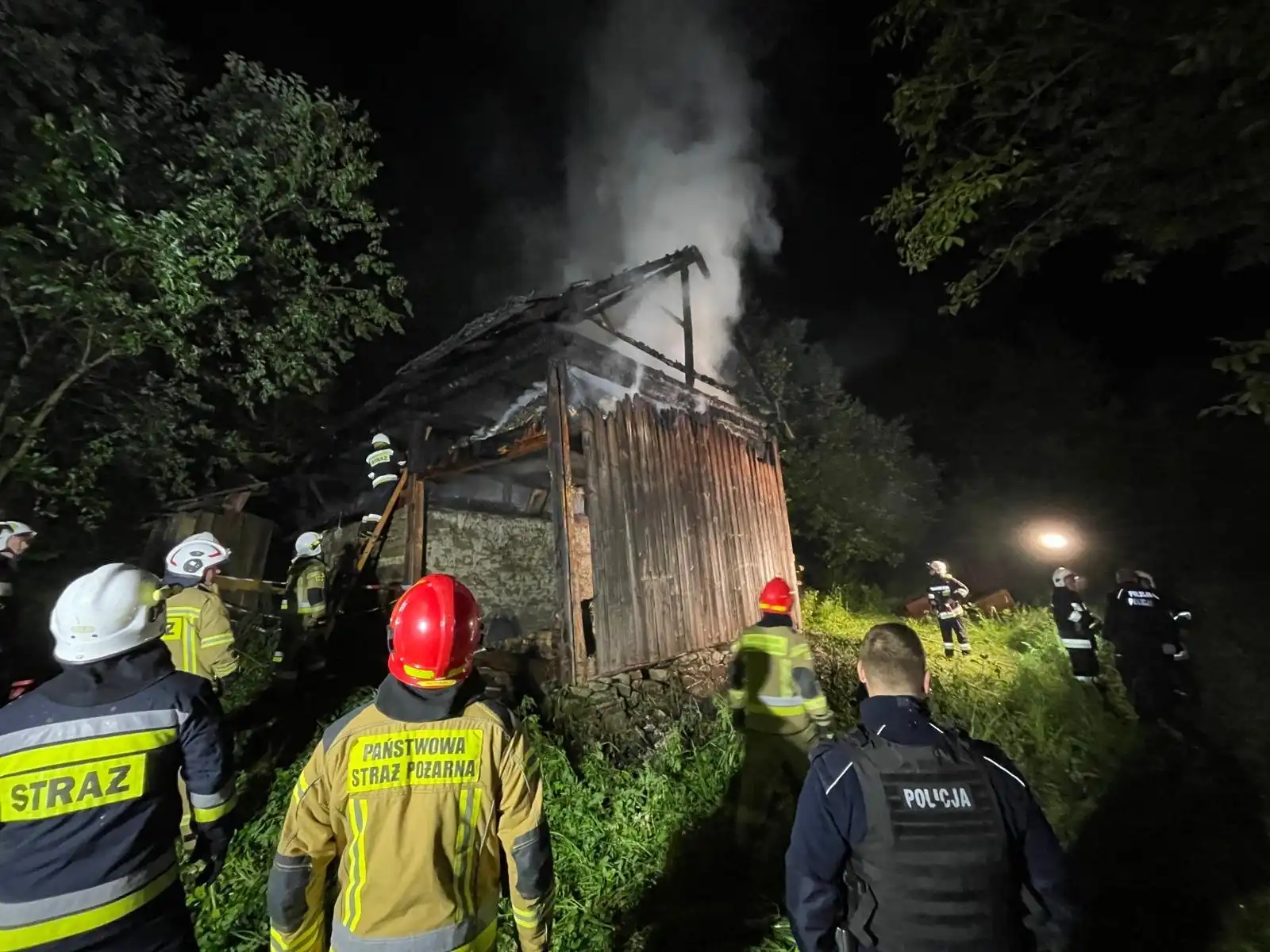 Pożar w Zabrzeży. Spłonął budynek gospodarczy