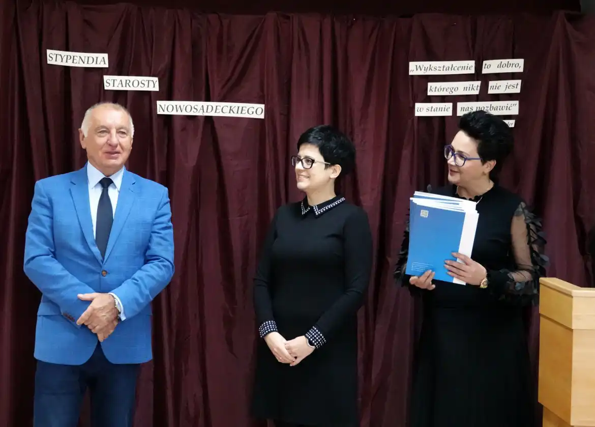 Kolejni uczniowie ze stypendium od starosty nowosądeckiego