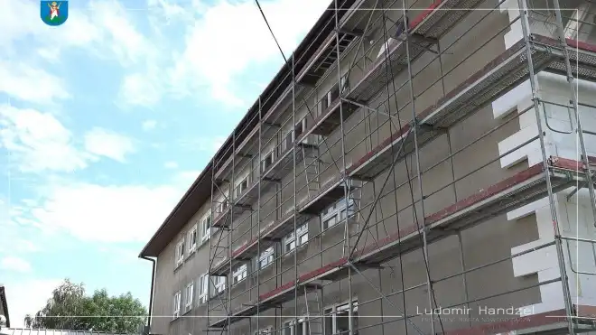 Trwa termomodernizacja Szkoły Podstawowej nr 17 na osiedlu Poręba Mała