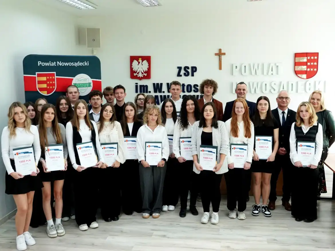 Ambitni, zdolni, nagrodzeni. Stypendia Starosty trafiły do rąk najlepszych