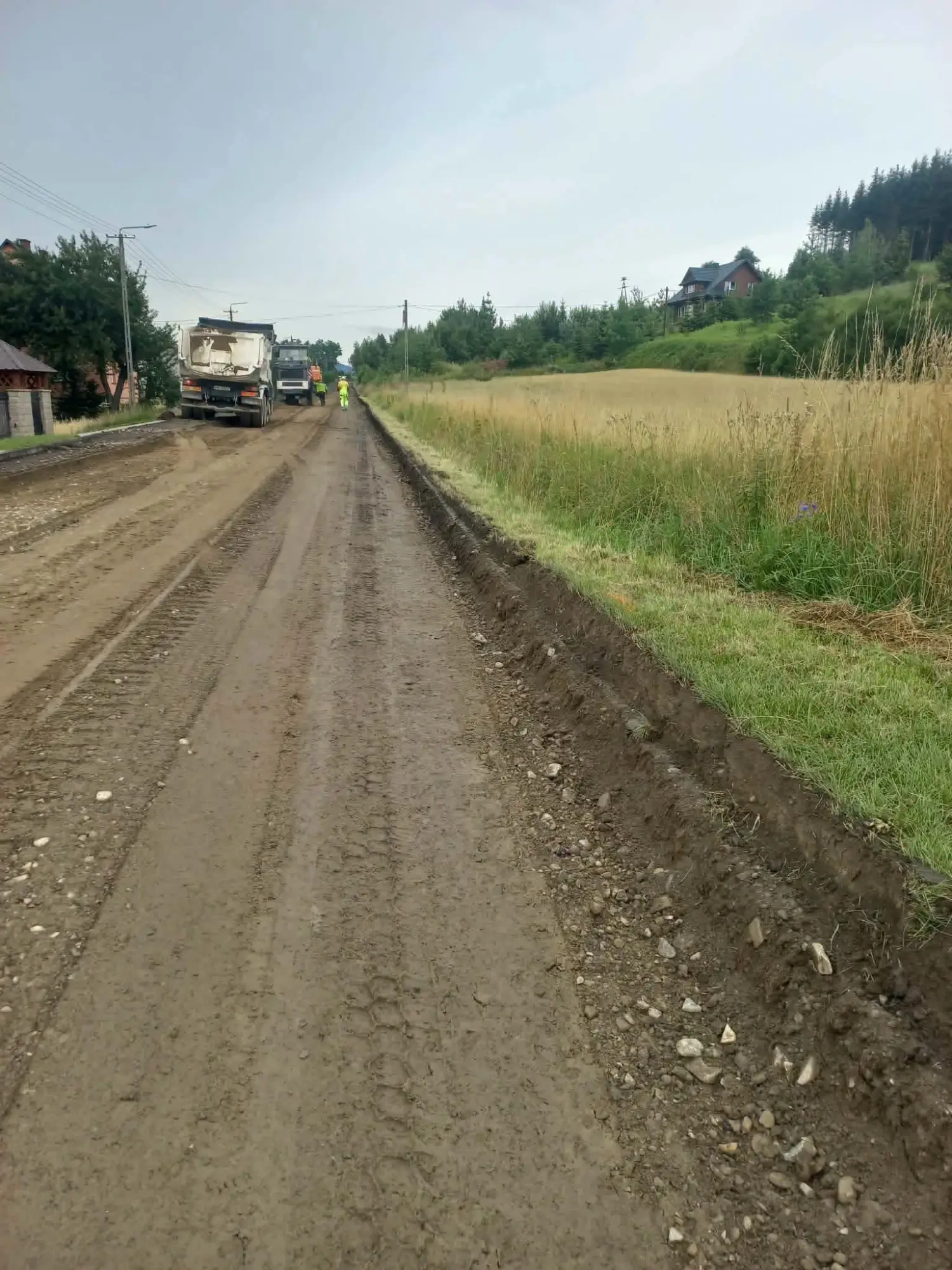 Mieszkańcy czekali na to od lat. Ruszył remont drogi Siekierczyna - Naszacowice. Zmieni się komfort i bezpieczeństwo podróży