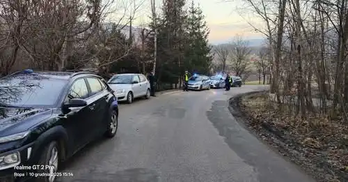 Tragiczny finał rodzinnego sporu w Ropie: 92-latek z zarzutem zabójstwa siostry