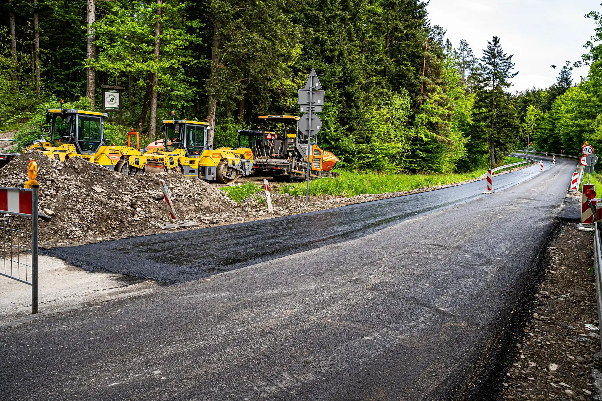 Trwa modernizacja DW 975 na odcinku Bujne–Bartkowa-Posadowa