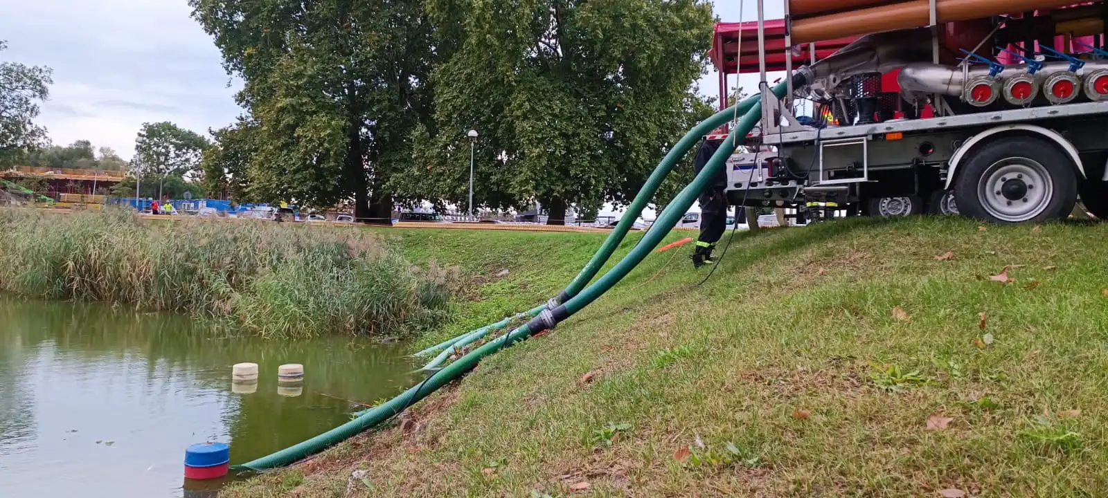 Drony i Pompy. Strażacy z Nowego Sącza w akcji powodziowej