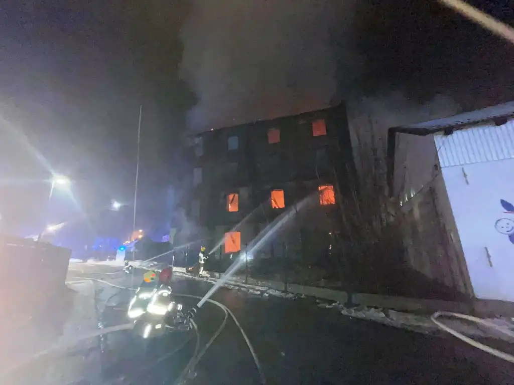Wielka akcja gaśnicza w Nowym Sączu. Z pożarem Starego Młyna walczyło 15 zastępów straży