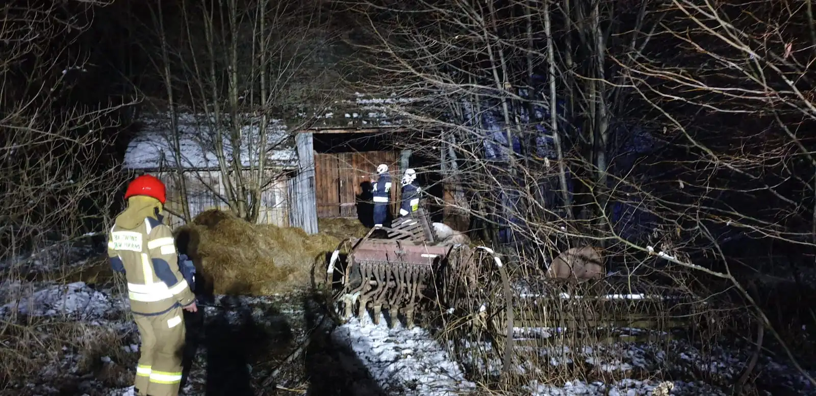Pożar w budynku gospodarczym w Roztoce-Brzezinach. Płonęło siano