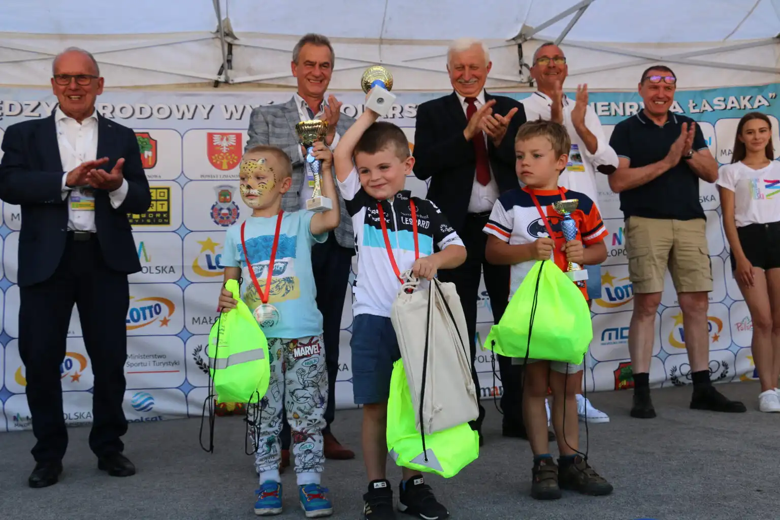 Mini Wyścig Henryka Łasaka w Limanowej. Wzięło w nim udział 100 młodych kolarzy