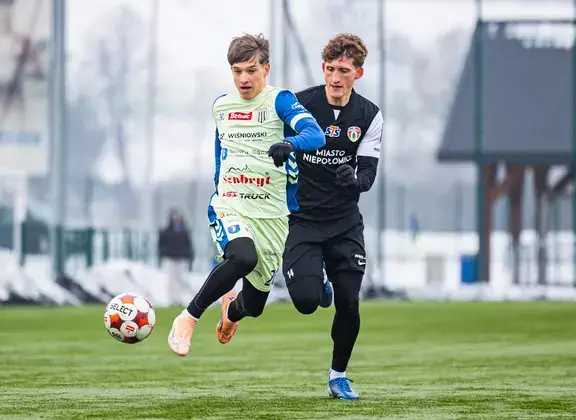 Eryk Kosiński przedłuża kontrakt z Sandecją