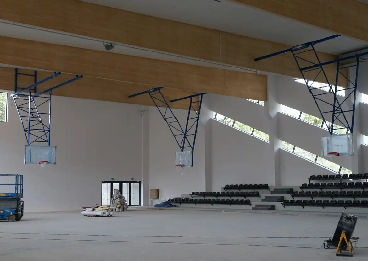 Trwa budowa Powiatowego Centrum Sportu w Marcinkowicach. Wiceminister Sportu i Turystyki - "Rozmach tej inwestycji jest imponujący"