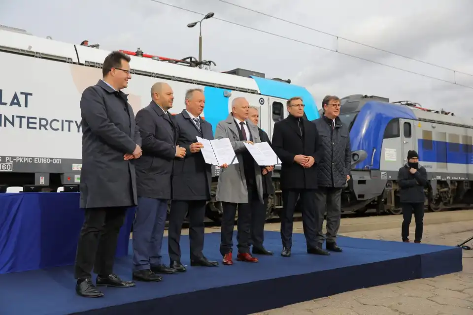 Newag dostarczy PKP Intercity 10 nowoczesnych lokomotyw rozwijających prędkość 200km/h