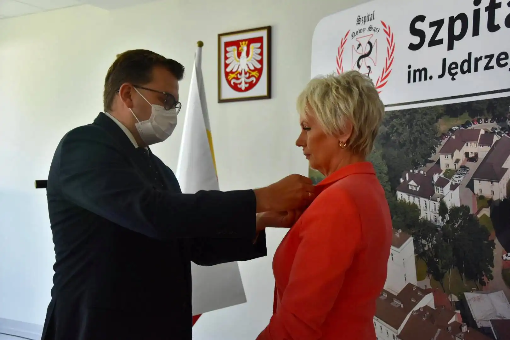 Dyrektor Szpitala Specjalistycznego w Nowym Sączu Lidia Zelek odznaczona Srebrnym Krzyżem Zasługi