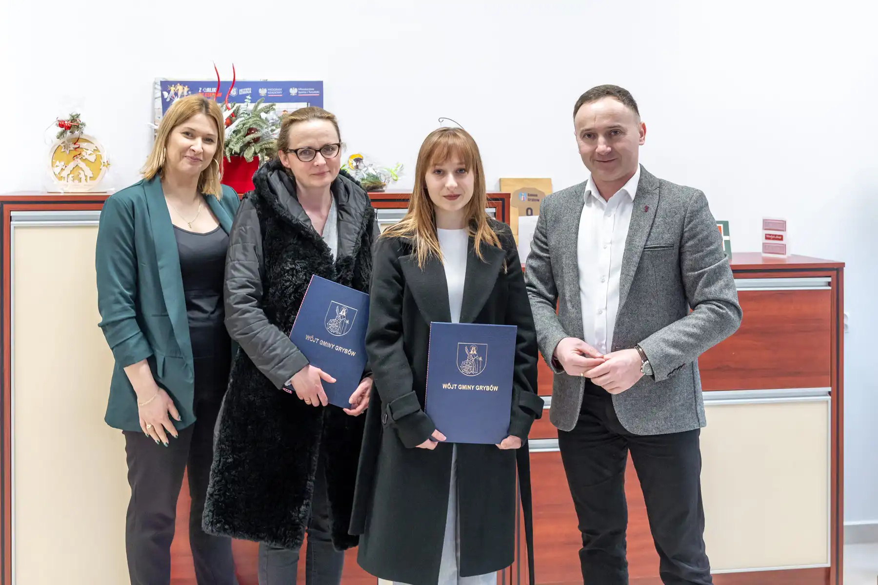Stypendia dla najzdolniejszych. Wójt Gminy Grybów nagrodził najlepszych studentów