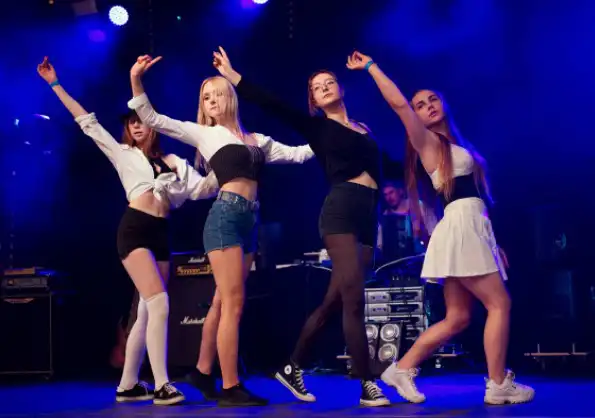 Bitwa breakdance w amfiteatrze Parku Strzeleckiego. O wygraną walczyły cztery grupy