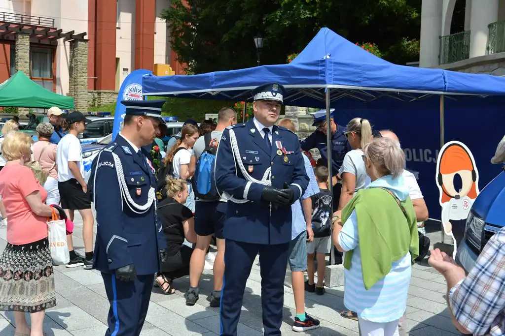 Uroczysty apel z okazji 104. rocznicy powołania Policji Państwowej. Wydarzeniu towarzyszył piknik profilaktyczno-edukacyjny