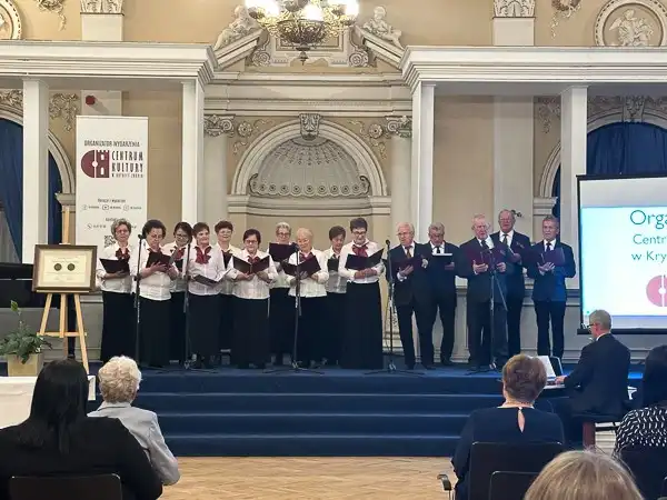 Dwudziestolecie Zespołu Wokalnego "Kryniccy Seniorzy". Jubileusz pełen wzruszeń i nagród