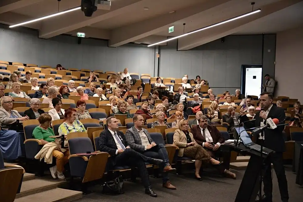 Konferencja "Bezpieczny Senior" w Wyższej Szkole Biznesu – National Louis University