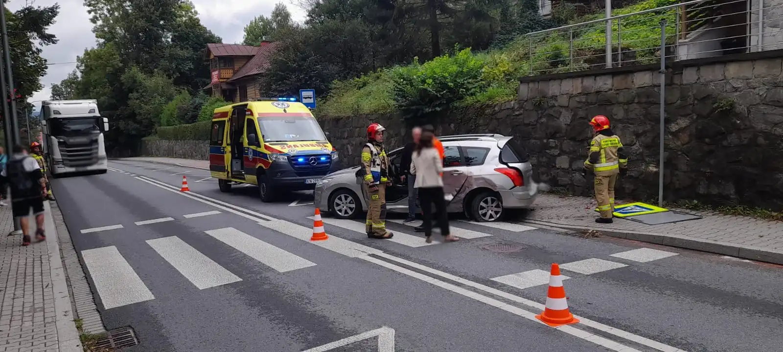 Wypadek na ulicy Kraszewskiego. Strażacy w akcji przez trzy godziny