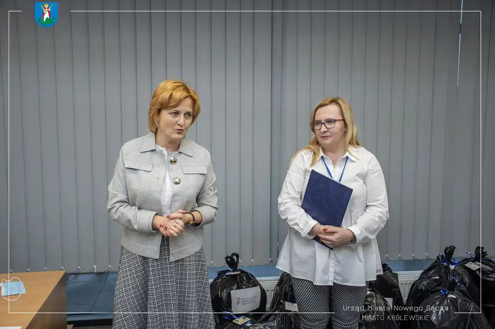 W nowosądeckim MOPS przekazano paczki wsparcia dla potrzebujących