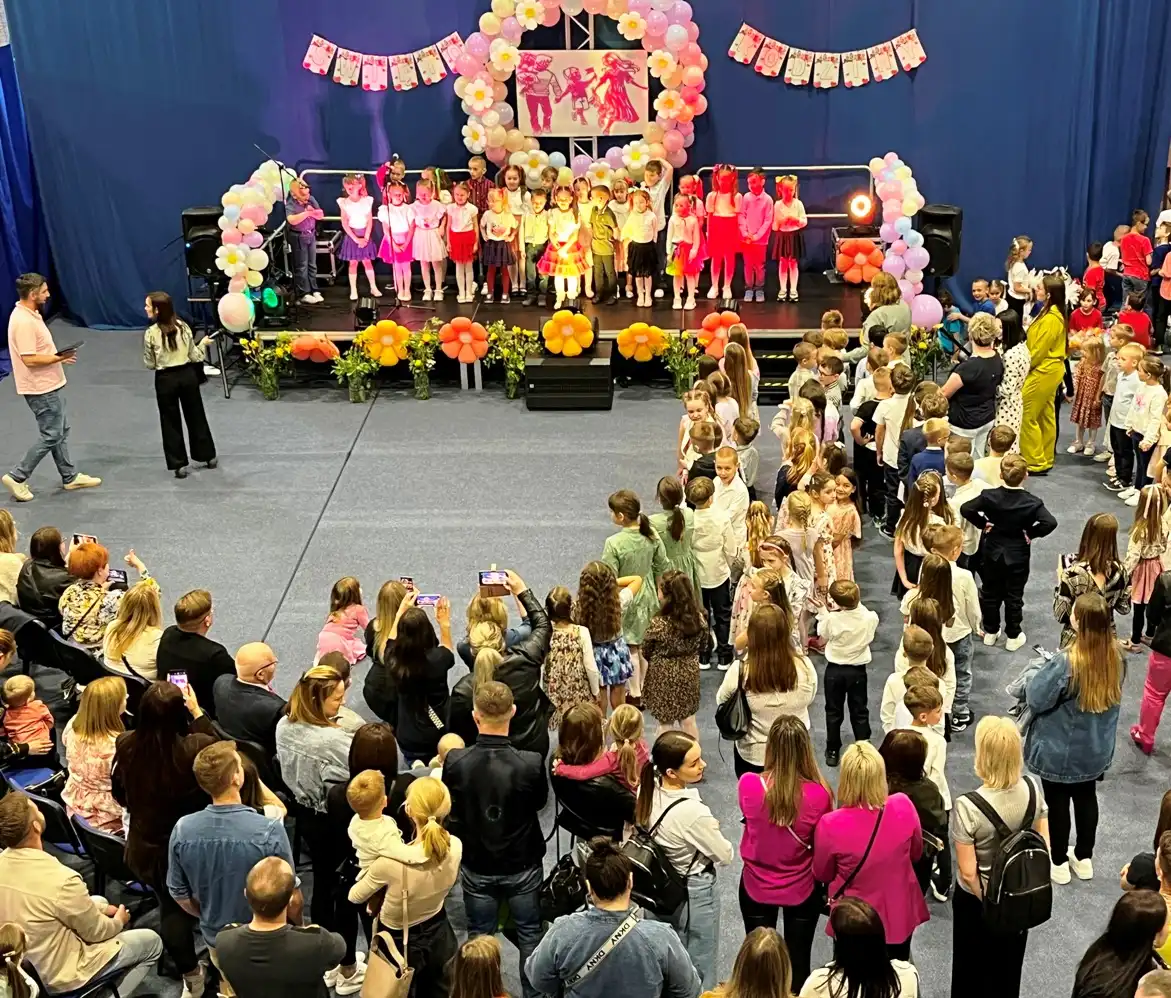 Dmuchane zamki, tańce i kino 9D. Rodzinne świętowanie w Świniarsku
